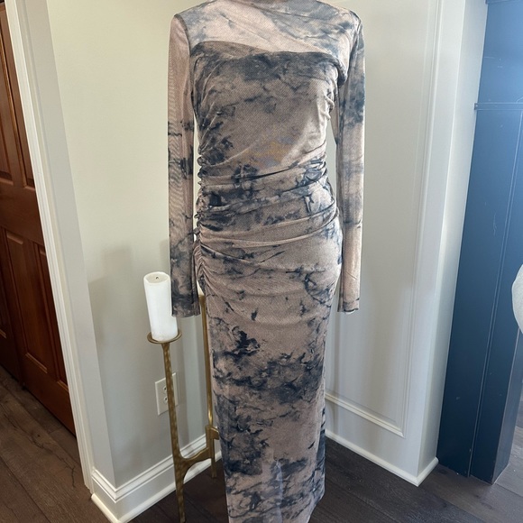 Beautiful Zara dress. Medium and sold out online! - Picture 6 of 6